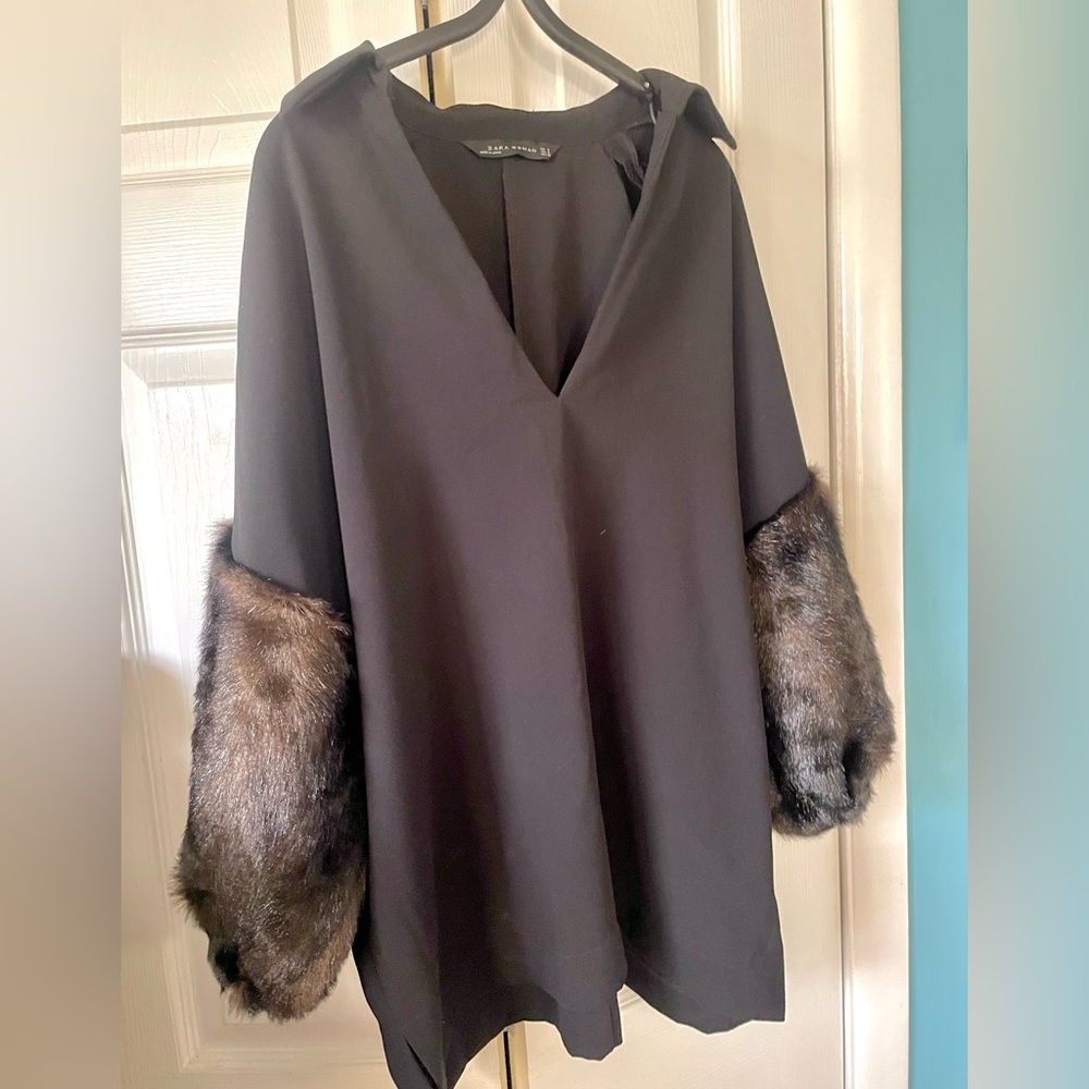 Zara Blac Faux Fur Sleeves Blouse